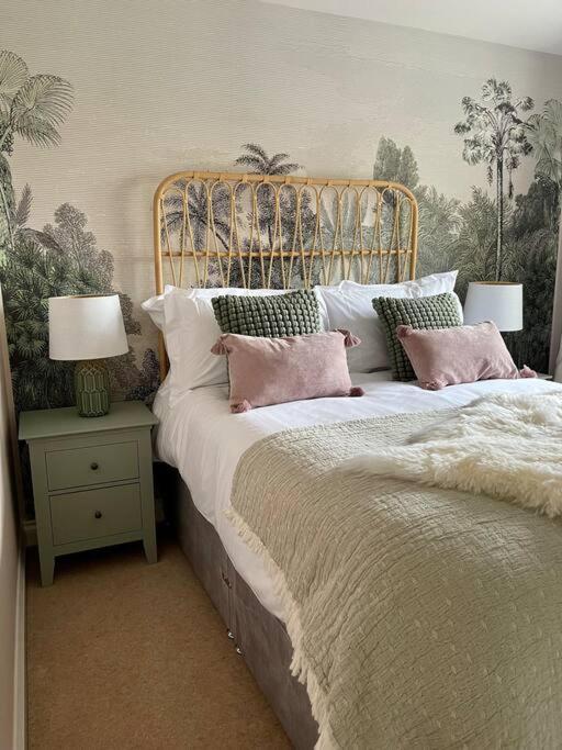 Hibiscus House Villa Shilton  ภายนอก รูปภาพ